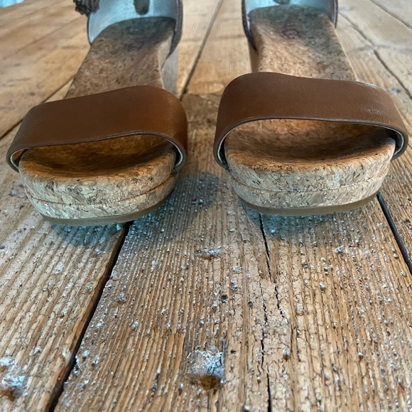 UGG Zoe Wedge Sandals Brown Leather Size 6 - Picture 5 of 10